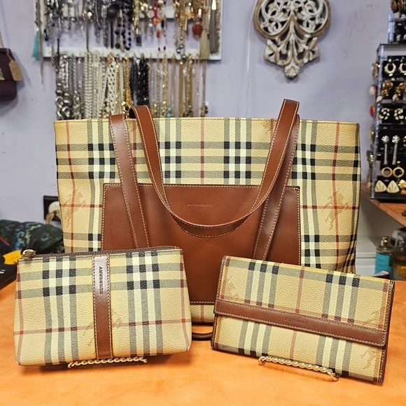 Burberry 3 piece set - Picture 1 of 1